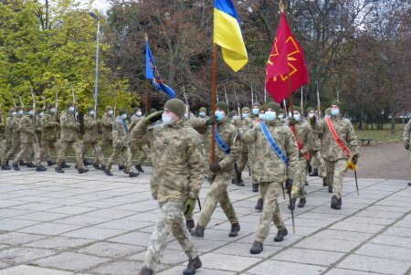 По случаю Дня Вооруженных Сил к памятному знаку в сквере Героев Небесной Сотни возложили цветы (фото)