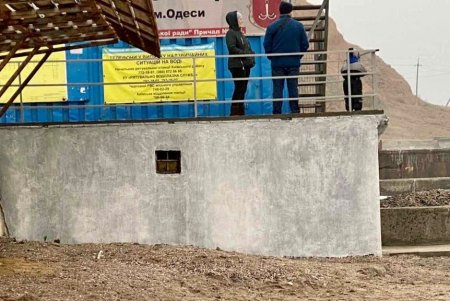 Разрушенный дождем траверс на Монастырском пляже отремонтирован и укреплен (фото)