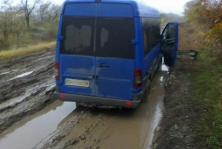 В Арцизском районе общественный транспорт утопает в грязи (фото)