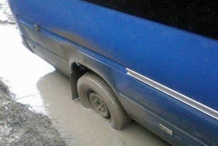 В Арцизском районе общественный транспорт утопает в грязи (фото)