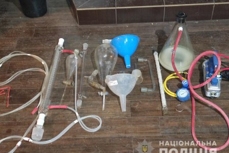 Крупную нарколабораторию по изготовлению амфетамина разоблачили в пригороде Одессы (фото, видео)