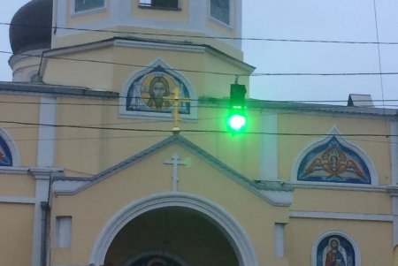 Коммунальщики модернизировали еще шесть светофоров в Суворовском районе