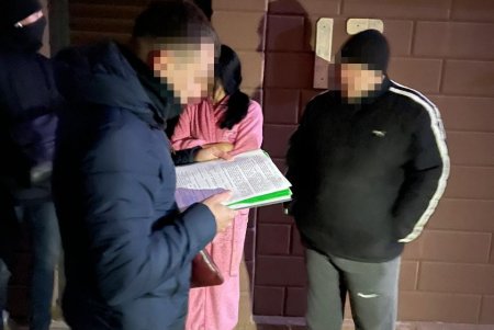Служащий одесской таможни получил более тысячи долларов за оформление автомобилей