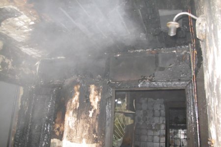 Заброшенное здание горело на улице Бернардацци (фото)