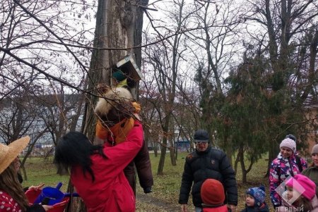 В парке Шевченко прошла акция по спасению птиц от голода (фото)