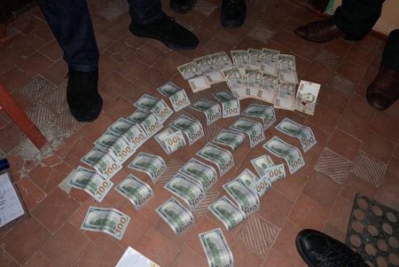 В Подольске полицейский получил три тысячи долларов за сокрытие доказательств по уголовному делу (фото, видео)