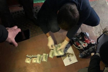 В Подольске полицейский получил три тысячи долларов за сокрытие доказательств по уголовному делу (фото, видео)