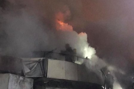 На Молдаванке горел склад: огонь повредил 100 квадратных метров на втором этаже (фото)