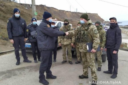 На побережье в Киевском районе прошли совместные учения полицейских и пограничников (фото)