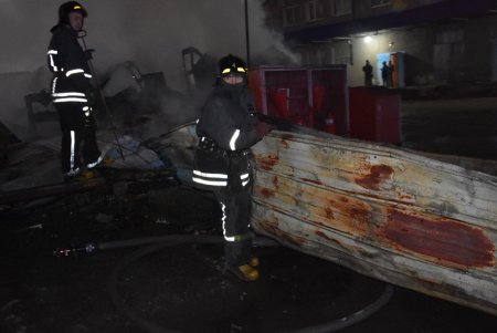 Утром тушили масштабный пожар на Пересыпи (фото)