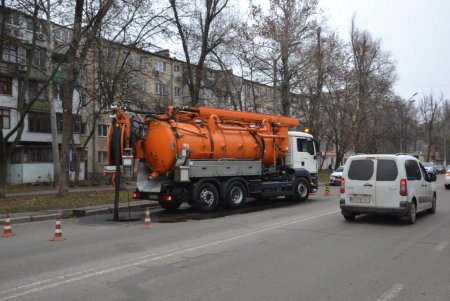 Проведена комплексная уборка улиц и зеленых зон на Черемушках (фото)