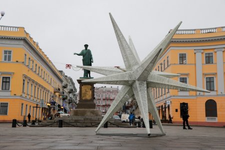 В Одессе готовятся к новогодним праздникам (видеокомментарий, фото)