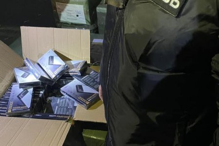 Из Китая в Одесский порт прибыла партия незадекларированных аксессуаров для мобильных телефонов на 10 млн гривен (фото)