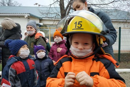 Спасатели Одесской области поздравили воспитанников детских учреждений с предстоящими праздниками