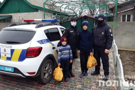 Полицейские Одесской области поздравили малышей с Днем святого Николая (фото, видео)