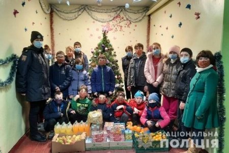 Полицейские Одесской области поздравили малышей с Днем святого Николая (фото, видео)