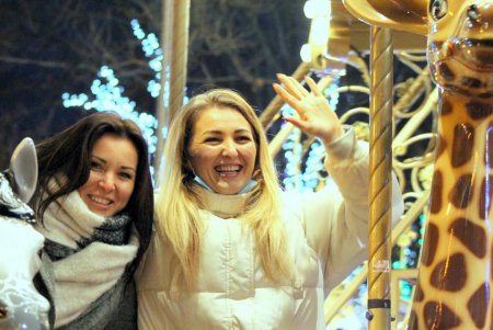 На главной новогодней елке Одессы засияли праздничные огоньки (фоторепортаж)