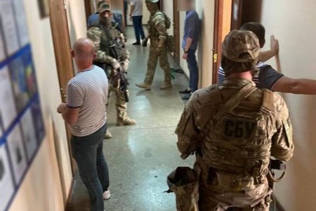 За «крышевание» притонов двое бывших одесских полицейских могут на десять лет сесть за решетку (фото)