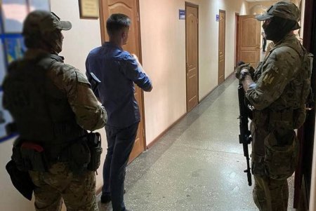 За «крышевание» притонов двое бывших одесских полицейских могут на десять лет сесть за решетку (фото)