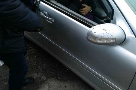 В Киевском районе неравнодушные горожане помогли задержать группу мужчин, вероятно, проникших в чужой дом (фото)