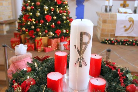 Баварские колбаски, глинтвейн и сувениры: в одесской Кирхе прошла рождественская ярмарка (фоторепортаж) 