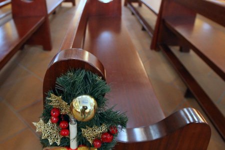 Баварские колбаски, глинтвейн и сувениры: в одесской Кирхе прошла рождественская ярмарка (фоторепортаж) 