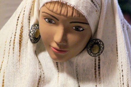 Баварские колбаски, глинтвейн и сувениры: в одесской Кирхе прошла рождественская ярмарка (фоторепортаж) 