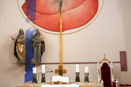 Баварские колбаски, глинтвейн и сувениры: в одесской Кирхе прошла рождественская ярмарка (фоторепортаж) 