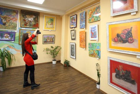 Выставка «Рождественские истории» открылась в библиотеке имени Багрицкого (фоторепортаж)