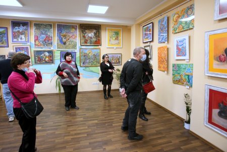 Выставка «Рождественские истории» открылась в библиотеке имени Багрицкого (фоторепортаж)
