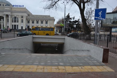 Возле железнодорожного вокзала капитально отремонтировали подземный переход (фото)