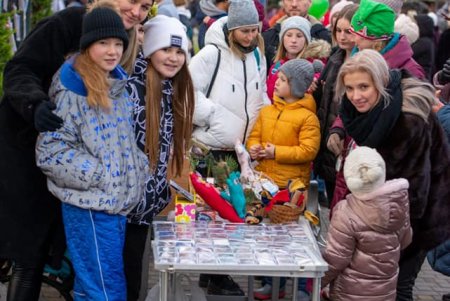 Волонтеры провели ярмарку в помощь бездомным животным и продолжают сбор денег в сецсетях (фото)