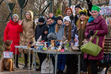 Волонтеры провели ярмарку в помощь бездомным животным и продолжают сбор денег в сецсетях (фото)