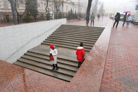 Отремонтированный подземный переход у железнодорожного вокзала (фоторепортаж)