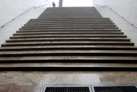 Отремонтированный подземный переход у железнодорожного вокзала (фоторепортаж)