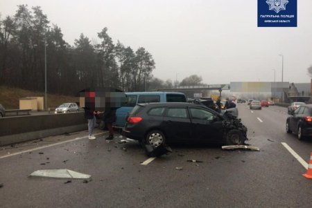 В ДТП на трассе Одесса-Киев попали сразу восемь авто: два человека в больнице (фото)