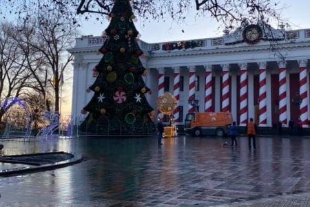 Утром коммунальщики навели чистоту в городе после ночного празднования (фото)