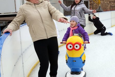 Встретив Новый год, одесситы ринулись отдыхать в парк Шевченко (фоторепортаж) 
