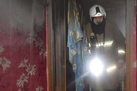 На Черемушках загорелась квартира: мужчину и женщину госпитализировали (фото)