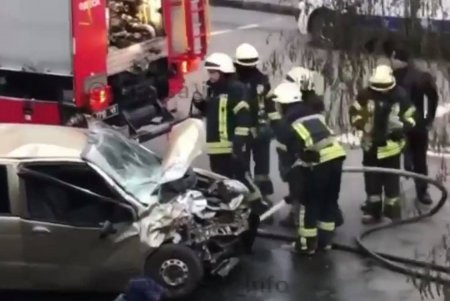 На Молдаванке произошло лобовое столкновение двух автомобилей (обновлено, фото)