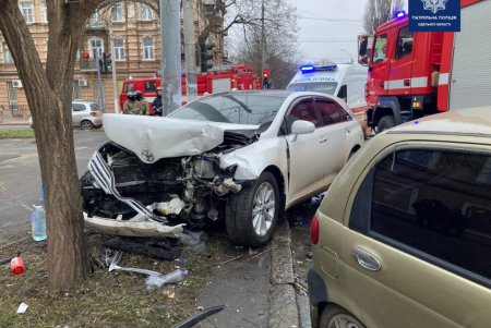 На Молдаванке произошло лобовое столкновение двух автомобилей (обновлено, фото)