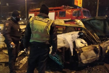 В результате ДТП в районе автовокзала загорелось авто: очевидцы говорят о погибших (фото)