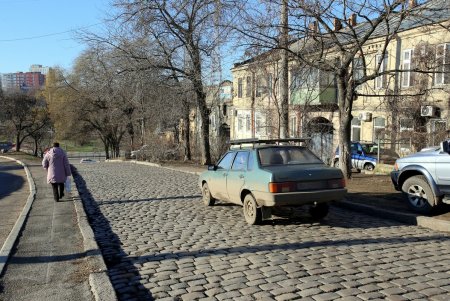 Прогулка по улице Кутузакия (фоторепортаж)