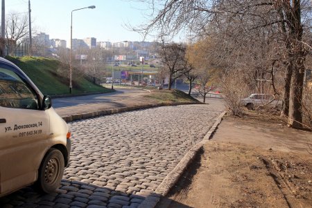 Прогулка по улице Кутузакия (фоторепортаж)