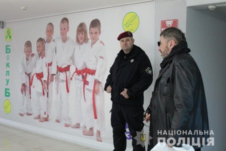 Полицейские вручили подарки детям, оказавшимся в сложных жизненных обстоятельствах (фото, видео)