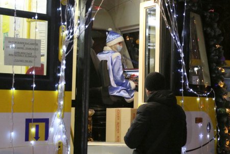 В Одессе прошел традиционный рождественский парад трамваев (фоторепортаж)