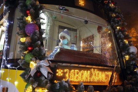В Одессе прошел традиционный рождественский парад трамваев (фоторепортаж)