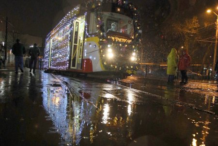 В Одессе прошел традиционный рождественский парад трамваев (фоторепортаж)