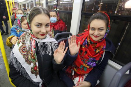 В Одессе прошел традиционный рождественский парад трамваев (фоторепортаж)