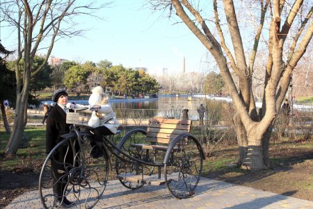 «Зимние каникулы ради безопасности»: одесситы гуляют в парке Победы (фоторепортаж)
